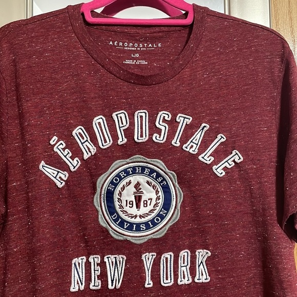 Aeropostale size Large red short sleeve tee shirt with embroidered logo patch - Picture 3 of 9